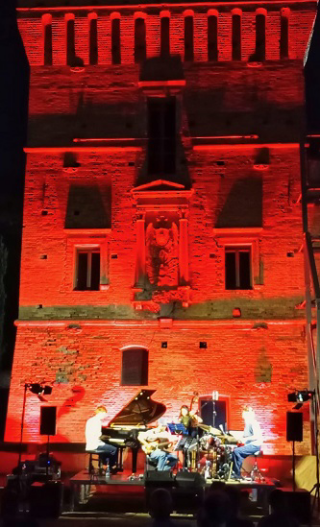 Martinsicuro - Cala il sipario su "Improvvise Azioni": tre serate tra musica, teatro e contaminazioni artistiche